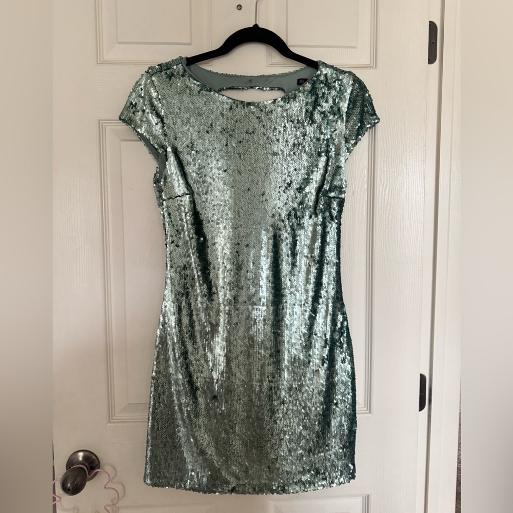 Elegant Sequin Dress in Green